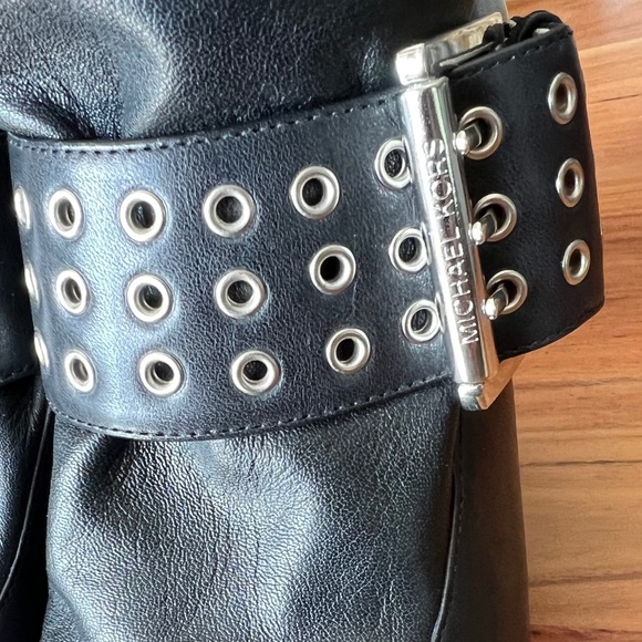 Michael Kors MK Black Leather Shoes with 4 1/2” hills size 9 1/2 - Picture 3 of 9